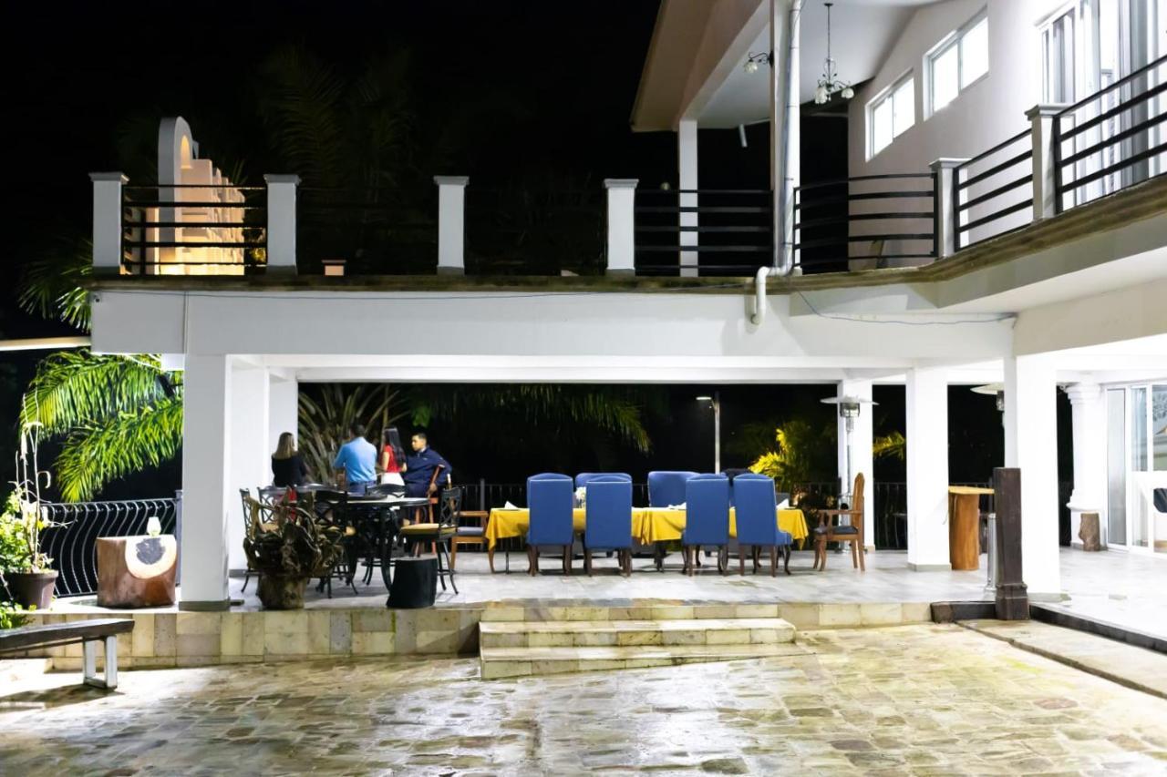 Hotel Cocoview, Bar & Restaurante Valle de Ángeles Buitenkant foto